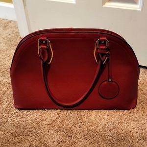 Red purse, medium capacity